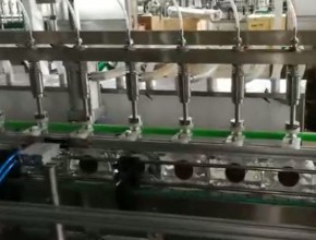 果酒全自動(dòng)直線式灌裝機(jī)