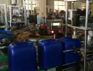 25公斤大桶全自動(dòng)旋蓋機(jī)